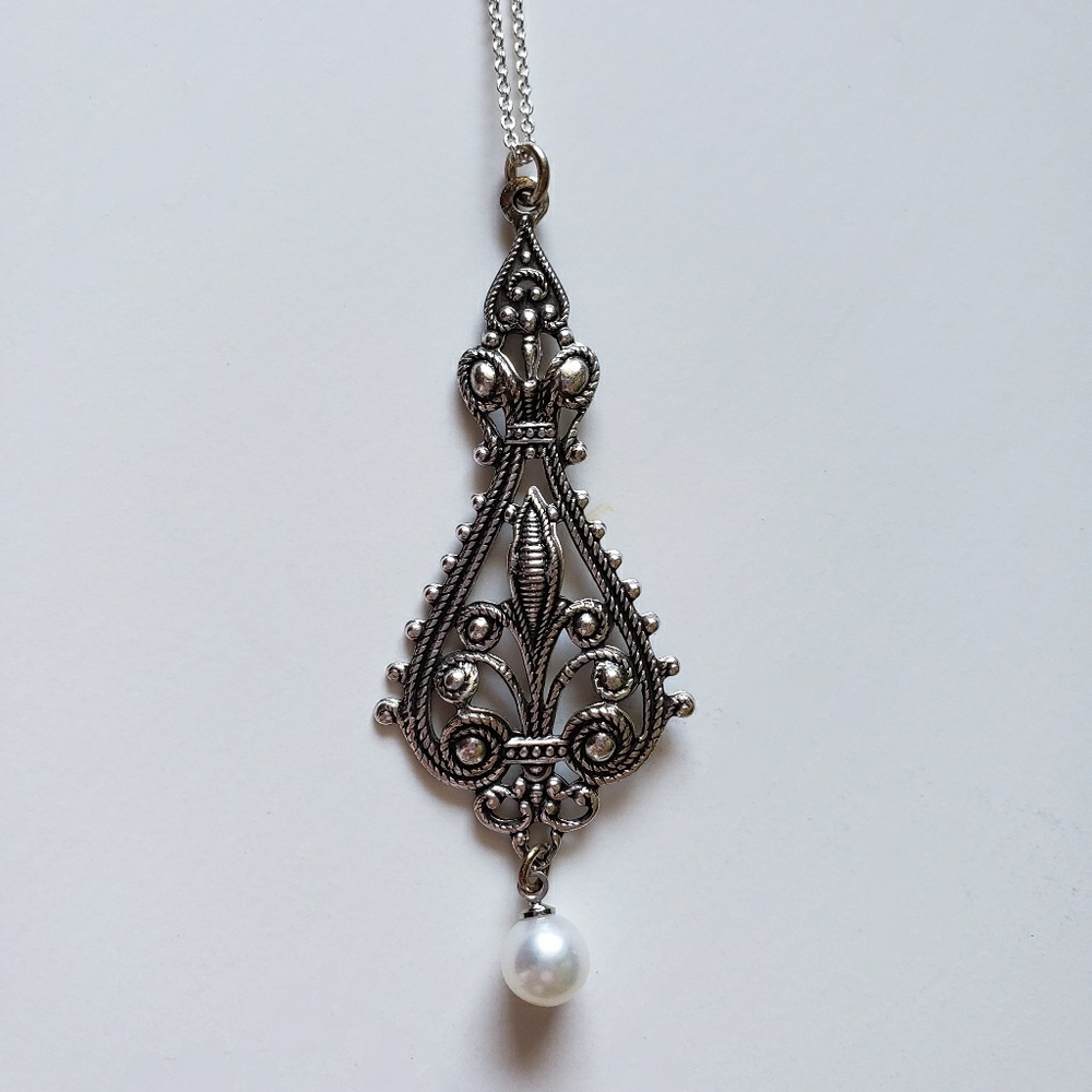 Vantel Pearl's Royalty Necklace